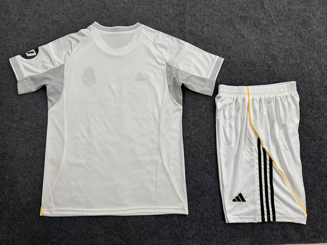 Kit Enfant Real Madrid Domicile 2025-2026