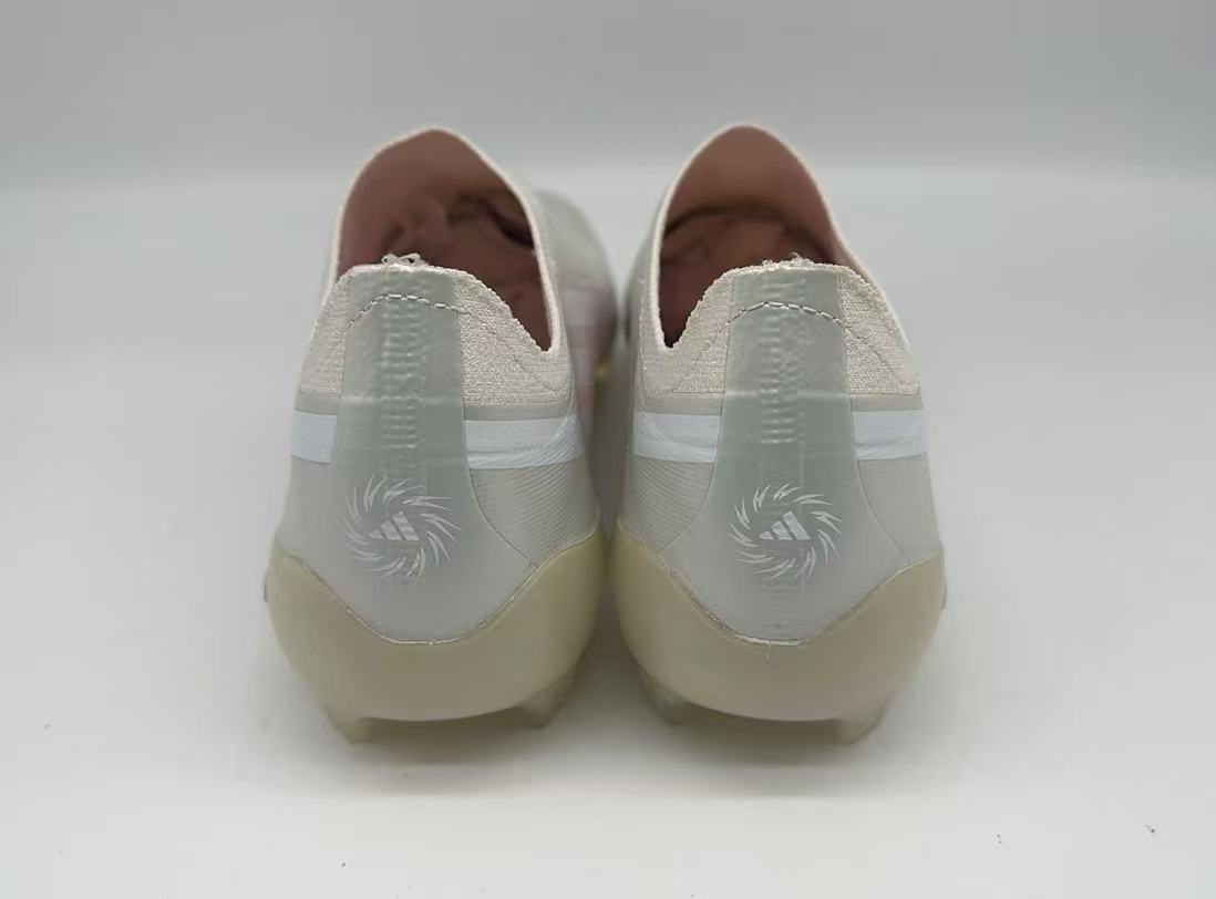F50 Elite Laceless FG