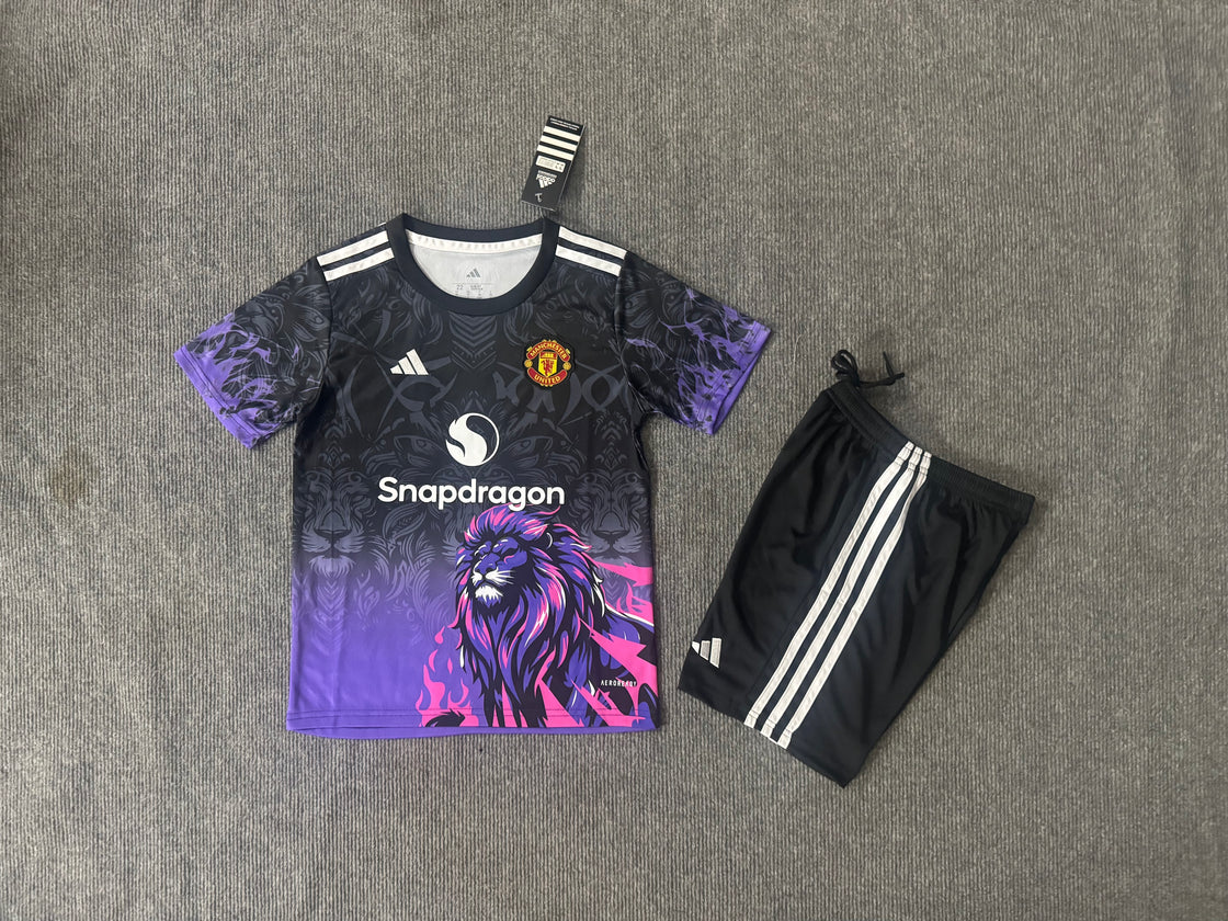 Kit Enfant Manchester United Force of Nature Lion Édition Spéciale 2025-2026