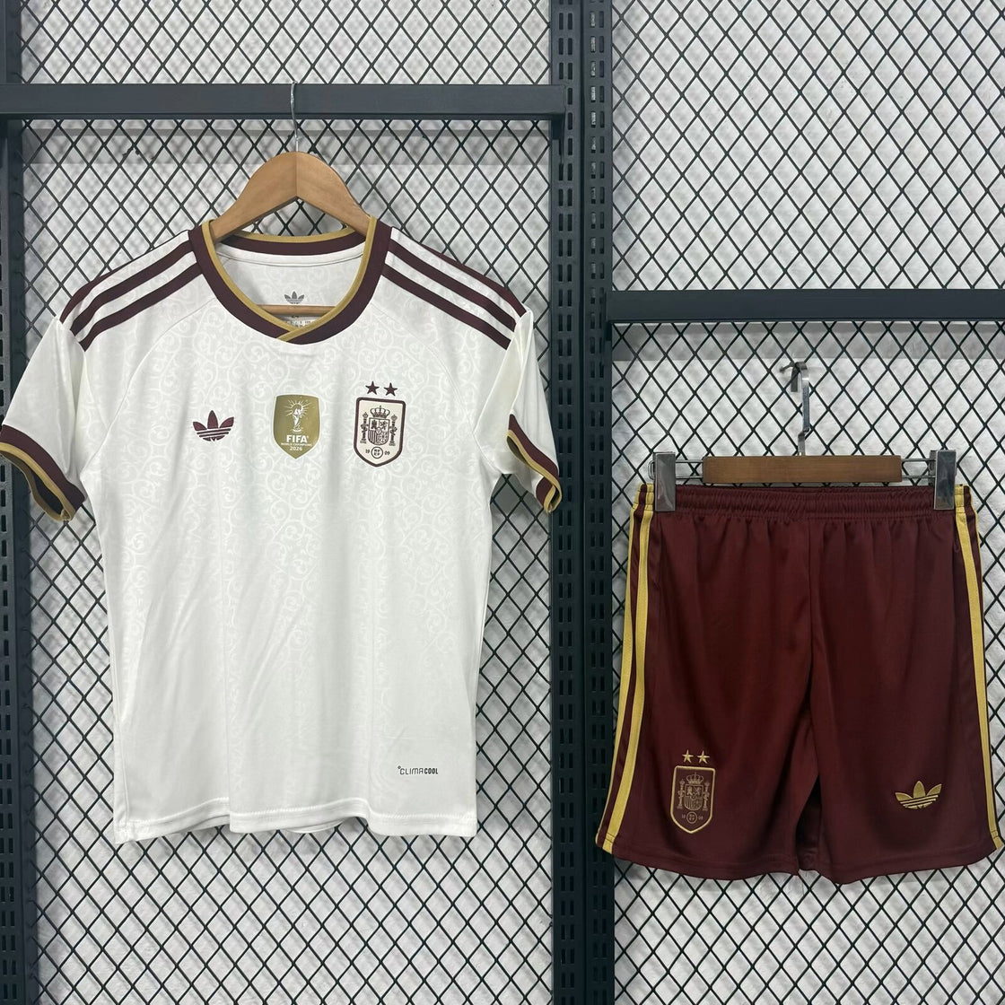 Kit Enfant Espagne Extérieur Double Étoiles 2026-2027